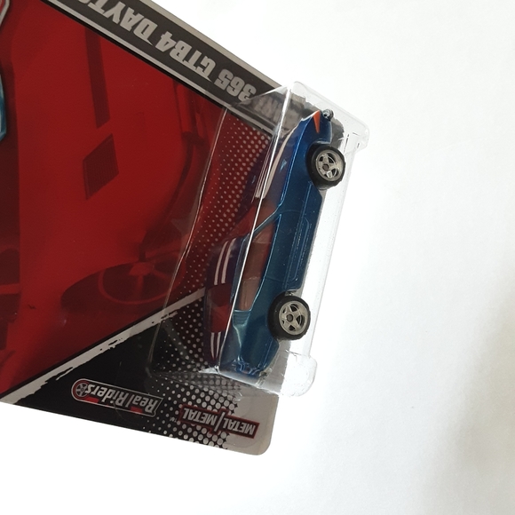 HOT WHEELS GARAGE  FERRARI 365 GTB4 DAYTONA 03/06 NEW - Picture 7 of 7